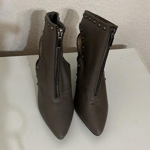 Mark Gray Studded Sling Booties Women’s Size 8 Retro Peek Of Snakeskin Edgy - Picture 6 of 14